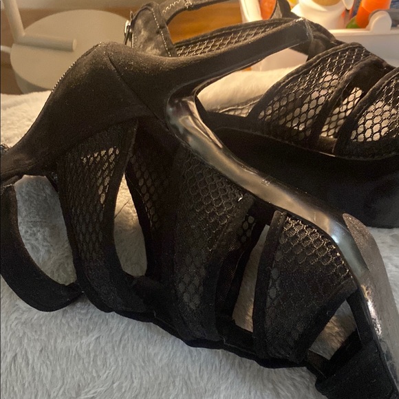 Sophisticated Look Nine West Black Strappy Women's Sandals with Heels - Picture 4 of 7